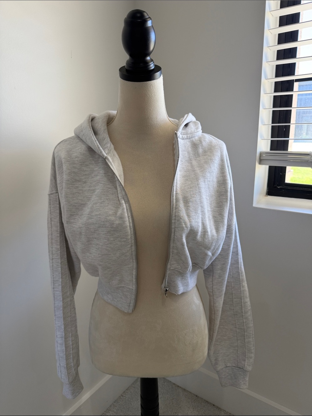 PrettyLittleThing Light Gray Cropped Zip Hoodie